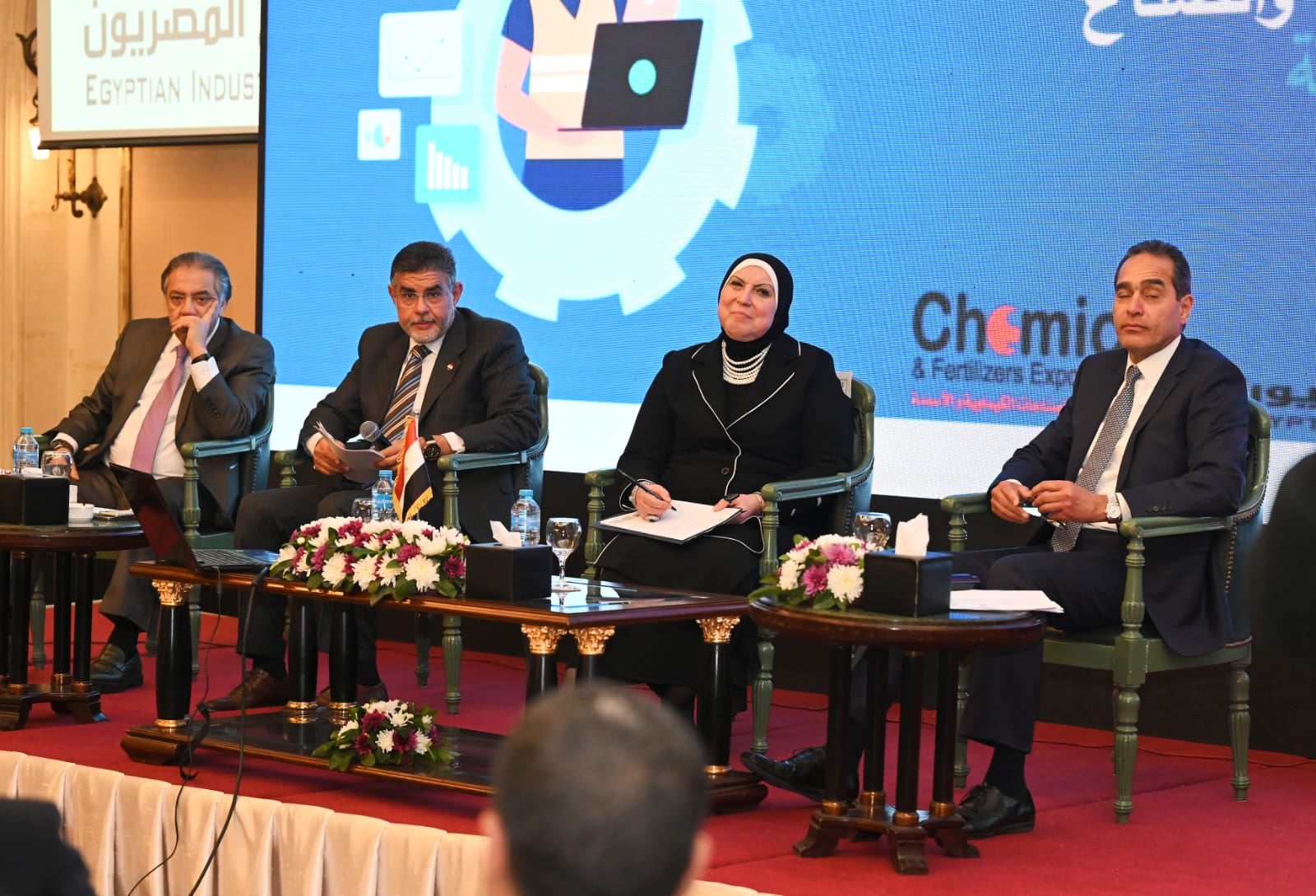 بالصور .. نيفين جامع : الوزارة أعدت قائمة ب83 فرصة استثمارية مؤكدة لتصنيع منتجات محلية بدلاً من استيرادها من الخارج