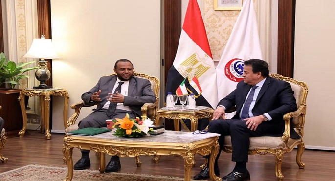 بالصور .. خالد عبد الغفار و وزير الصحة السوداني يبحثان التعاون بين البلدين في القطاع الصحي
