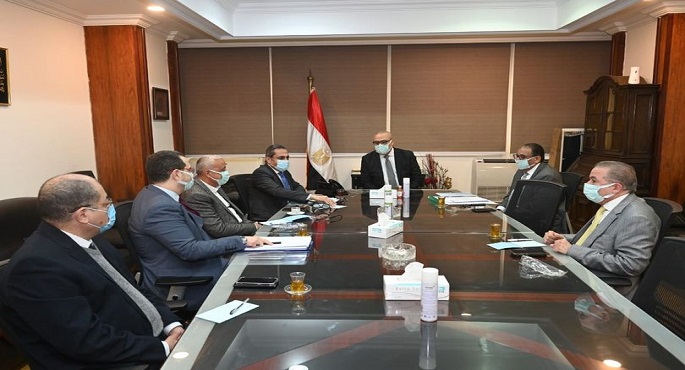 وزير الإسكان يتابع سير العمل بهيئة المجتمعات العمرانية الجديدة