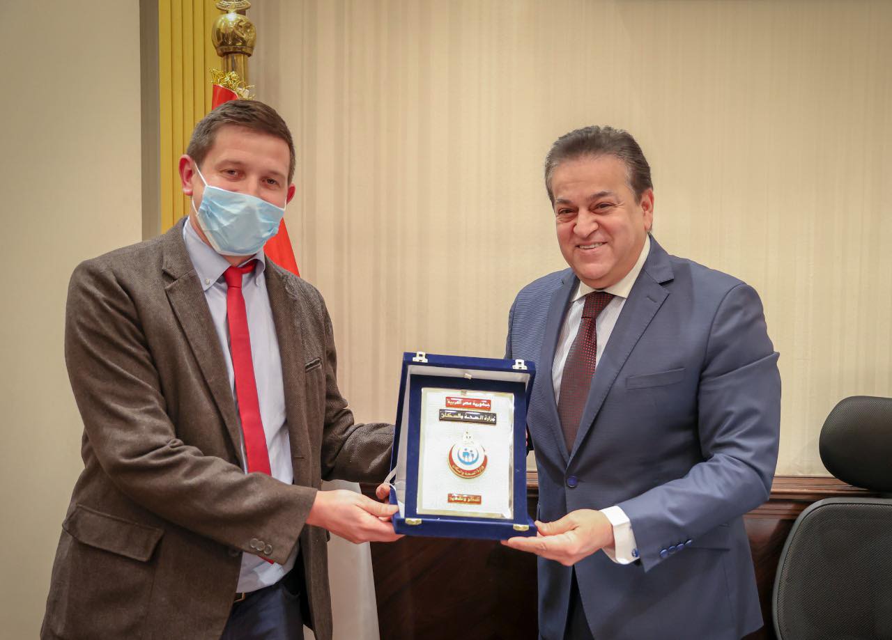 بالصور..وزير التعليم العالي يستقبل وفدًا من الكلية الملكية البريطانية لطب الطوارئ