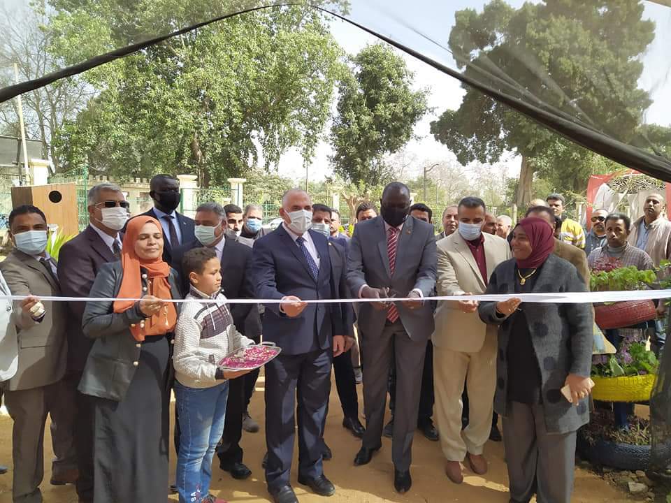 بالصور.. وزير الري ونظيره الجنوب سوداني يفتتحان معرض “زهور الربيع” بالقناطر الخيرية