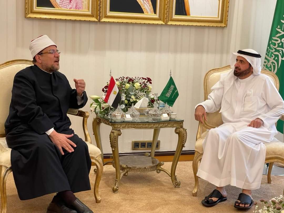 وزير الأوقاف يلتقي وزير الحج السعودي بمقر وزارة الحج بجدة
