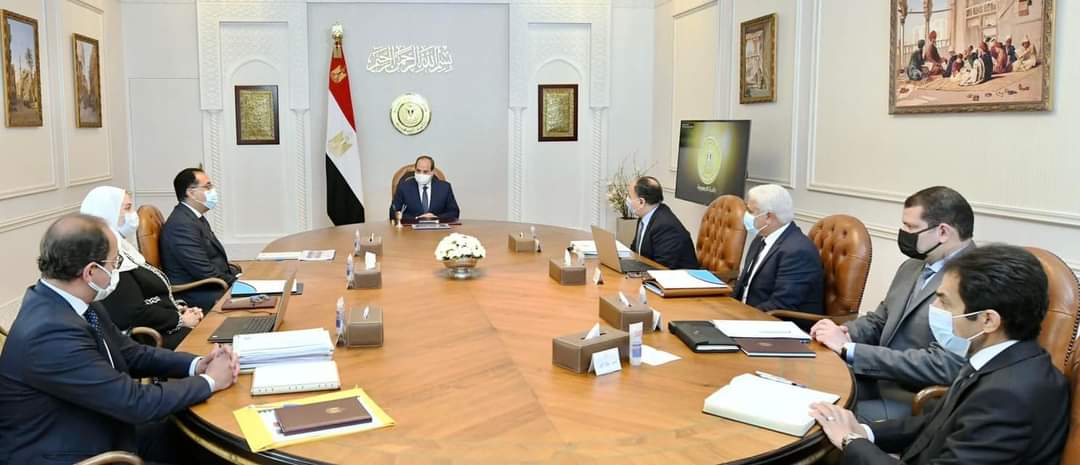 السيسي يوجه الحكومة بإعداد حزمة إجراءات لتخفيف آثار التداعيات الاقتصادية العالمية على المواطن