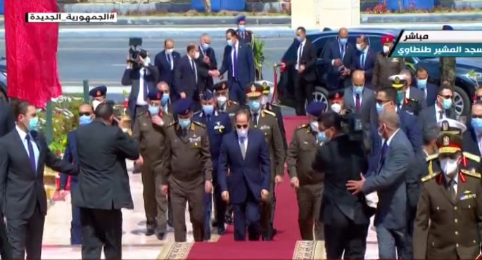 الرئيس السيسي يصل مسجد المشير لأداء صلاة الجمعة