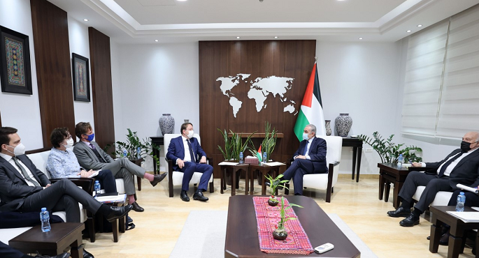 رئيس الوزراء الفلسطيني: الدعم المالي الأوروبي مُهم في ظل الاقتطاعات الإسرائيلية من أموال المقاصة