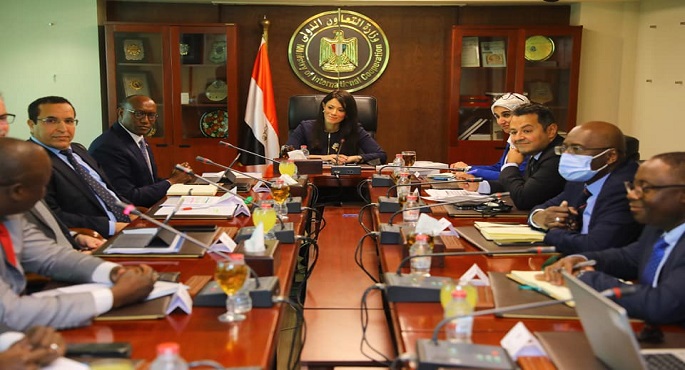 بالصور.. المشاط تبحث مع وفد رفيع المستوى بقيادة نائب رئيس بنك التنمية الأفريقي سبل التعاون المشترك
