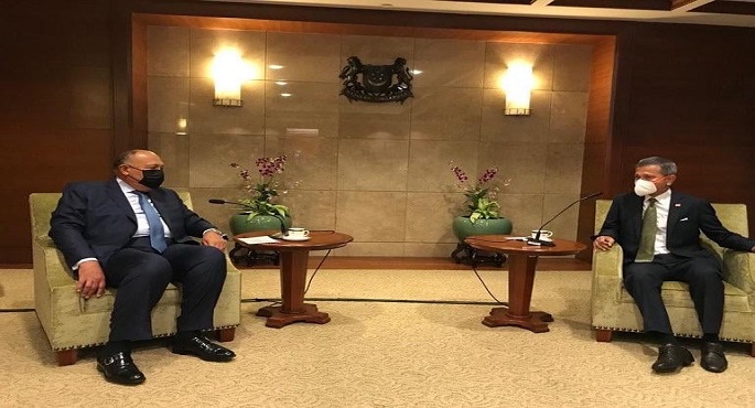 بالصور.. شكري يبحث مع نظيره السنغافوري سبل تطوير العلاقات بين البلدين