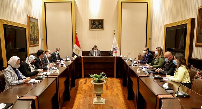 بالصور.. خالد عبد الغفار يعقد اجتماعا لمتابعة الخطة الوطنية لمكافحة مرض نقص المناعة البشري (الإيدز)