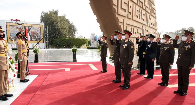 بالفيديو والصور.. بمناسبة يوم الشهيد.. الرئيس السيسي ينيب وزيرالدفاع لوضع إكليل الزهور على النصب التذكاري لشهداء القوات المسلحة