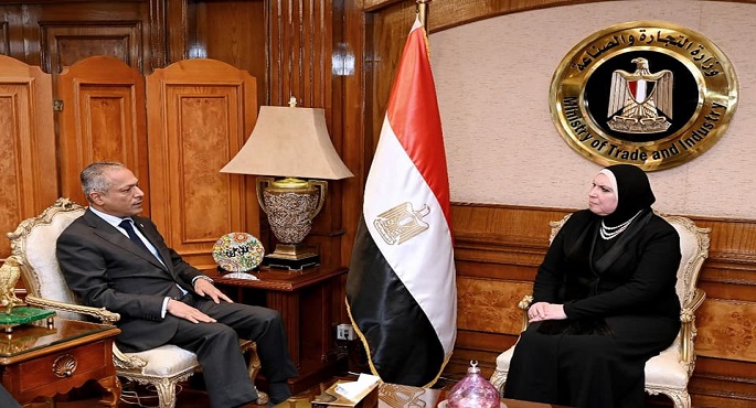 بالصور.. نيفين جامع تبحث مع وفد المؤسسة العربية لضمان الاستثمار سبل الاستفادة بمجالات التجارة
