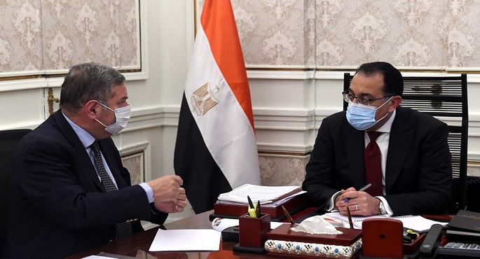 بالصور.. رئيس الوزراء يتابع الموقف التنفيذي لمشروع إنشاء 3000 نقطة شحن للسيارات الكهربائية