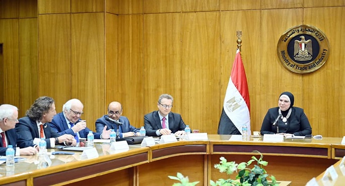 وزيرة التجارة والصناعة تبحث مع وفد من كبريات الشركات الألمانية فرص التعاون الصناعي والاستثماري بين البلدين