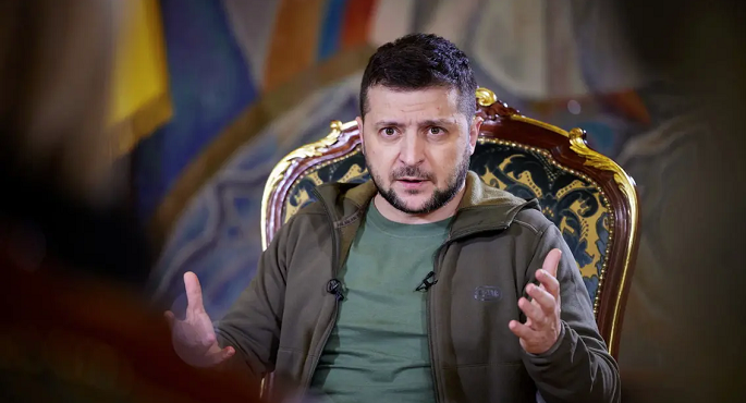 لوس انجلوس تايمز : قادة أوروبا يرفضون طلب زيلينسكي تسريع نقل الأسلحة