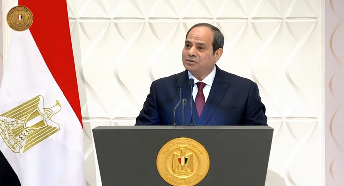 السيسي: كل امرأة تقوم بجهد كبير لاينكره إلا جاحد أو ظالم