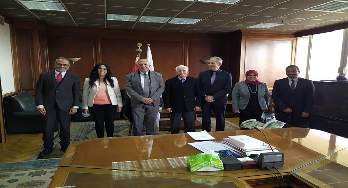 بالصور.. وزير الرى يبحث مع خبراء البنك الدولى نتائج زيارة بعثة البنك لمشروعات تأهيل الترع ومزارع الرى الحديث
