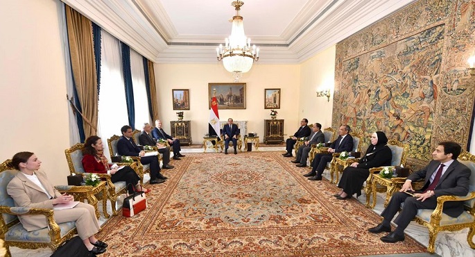 الرئيس السيسي يؤكد أولوية ملف التعاون الاقتصادي بين مصر وفرنسا