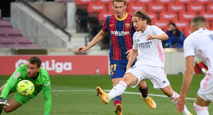 كلاسيكو نارى بين ريال مدريد وبرشلونة فى الدوري الإسباني الليلة