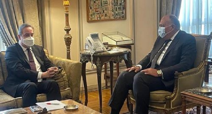 شكري يعقد مباحثات مع المدير التنفيذي لصندوق المُناخ الأخضر
