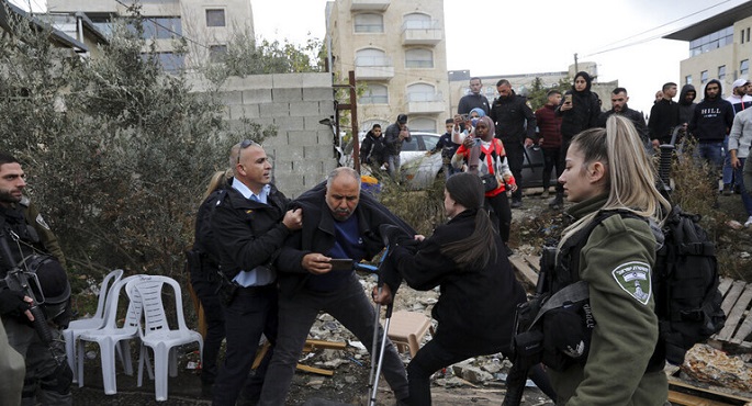 المحكمة العليا الإسرائيلية تجمد عمليات طرد عائلات فلسطينية من حي الشيخ جراح