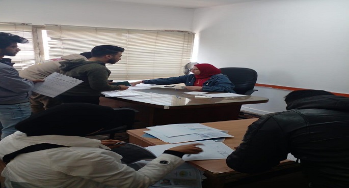 بالصور..تنفيذًا لتوجيهات الرئيس ..وزارة الهجرة تبدأ تلقي أوراق الطلاب المصريين العائدين من أوكرانيا