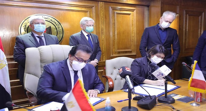 بالصور.. عبد الغفار يوقع العقد الاستشاري للرسومات الهندسية لحرم الجامعة الفرنسية الجديد في مصر