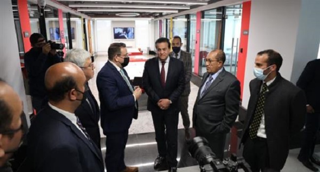 بالصور..وزير التعليم العالي يتفقد مقر جامعة رايرسون بالعاصمة الإدارية