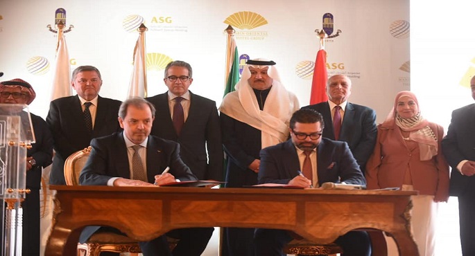 بالصور..وزير قطاع الأعمال العام يشهد توقيع عقد إدارة فندق شبرد تحت علامة “ماندارين أورينتال” العالمية