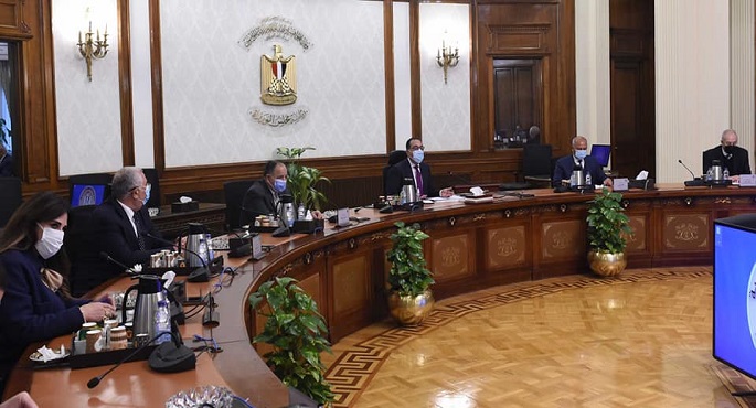 بالصور.. مدبولي يطالب بالعمل على تخفيض زمن الإفراج الجمركي عن الشحنات إلى أقل فترة ممكنة