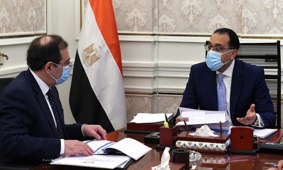 بالصور..مدبولي يتابع مع وزير البترول  توافر المواد البترولية في ظل تداعيات الأزمة الروسية الأوكرانية