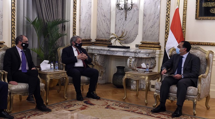 بالصور .. رئيس الوزراء : نرحب باستضافة مقر إقليمي للاتحاد الدولي لجمعيات الصليب الأحمر والهلال الأحمر