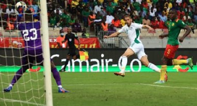 منتخب الجزائر يفوز على مضيفه الكاميروني بهدف ويضع قدما في نهائيات كأس العالم