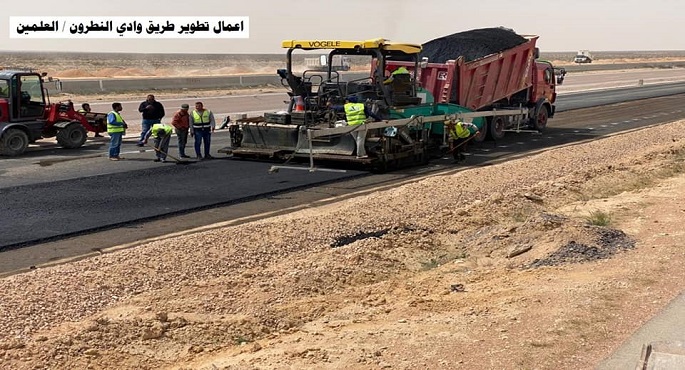 بالصور.. وزير النقل يتفقد مشروع تطوير وتوسعة طريق وادي النطرون العلمين بطول 135 كم