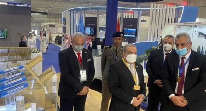 وزير الدولة للإنتاج الحربي يتفقد جناح الوزارة في “معرض الدفاع العالمي” بالرياض