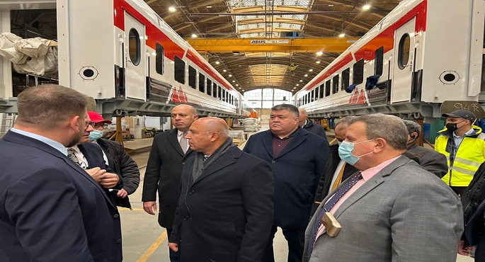بالصور .. خلال زيارته للمجر .. وزير النقل يتفقد خطوط إنتاج صفقة تصنيع وتوريد 1300 عربة سكة حديد جديدة