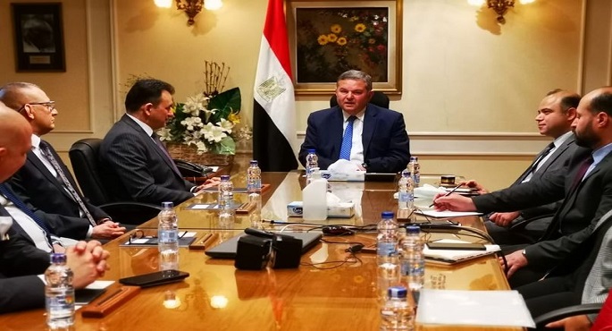 وزير قطاع الأعمال يبحث مع وفد من قيادات سوق المال العراقي تعزيز التعاون المشترك