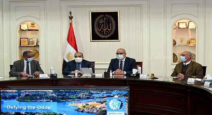 بالصور.. وزيرا الإسكان والإنتاج الحربي يستعرضان إحدى التقنيات الحديثة المستخدمة في معالجة مياه الصرف الصحي