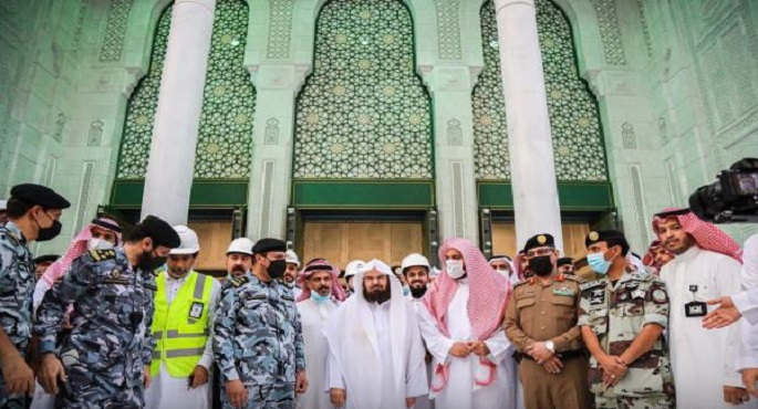 رئيس شئون الحرمين يفتتح باب الملك عبد العزيز بالحرم المكي