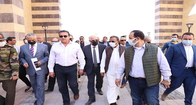 بالصور .. خالد عبد الغفار يتفقد مجمع الطور الطبي الجديد