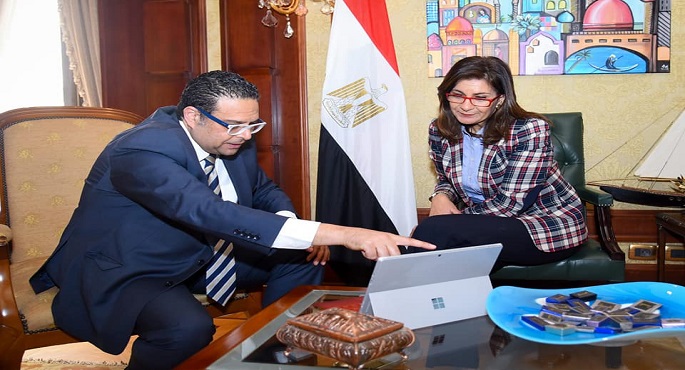 بالصور .. وزيرة الهجرة تبحث مع مدير برامج الصناعة بجامعة لينكولن التعاون في مواجهة قضية تغير المناخ