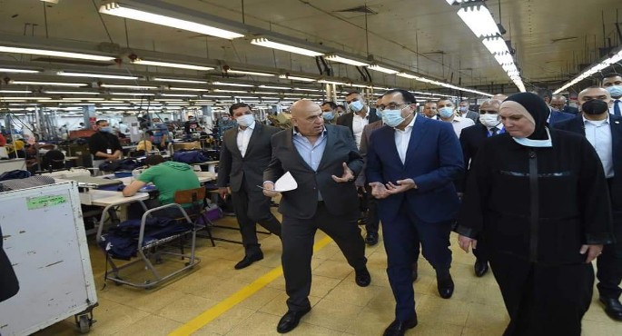 بالصور.. رئيس الوزراء يتفقد مصنع شركة العرفة للاستثمارات والاستشارات