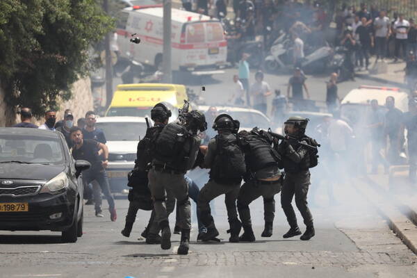 مواجهات بين فلسطينيين وقوات الاحتلال في القدس الشرقية