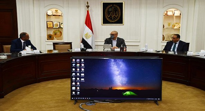 بالصور.. وزير الإسكان يبحث مع قيادات قطاع مياه الشرب والصرف الصحي موقف الخدمات المُقدمة للمواطنين