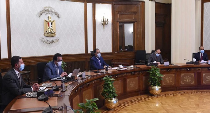 بالصور.. رئيس الوزراء يبحث عددا من ملفات عمل التعليم العالي والصحة