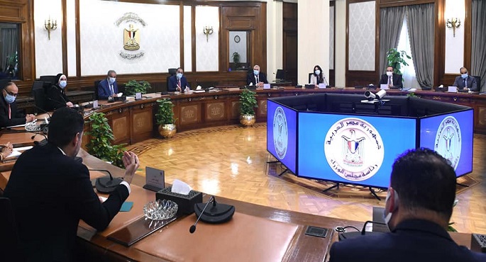 بالصور.. رئيس الوزراء يتابع جهود توفير السلع الاستراتيجية ومستلزمات الإنتاج