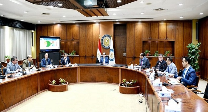 بالصور.. الملا يتابع التوسع فى المشروع القومى لإستخدام الغاز الطبيعي كوقود للسيارات