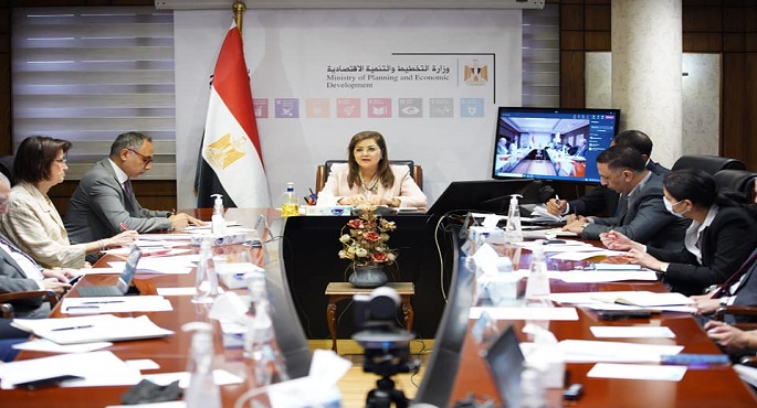 بالصور.. وزيرة التخطيط تستعرض استعدادات الحكومة لاستضافة قمة المناخ (COP 27)