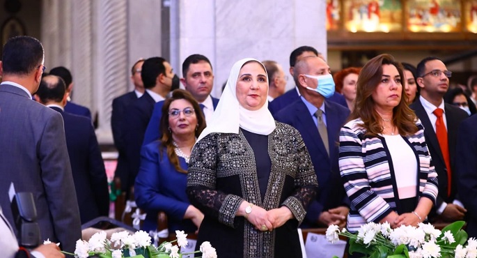 وزيرة التضامن الاجتماعي تزور الكاتدرائية المرقسية .. وتهنئ البابا تواضروس الثاني بعيد القيامة المجيد