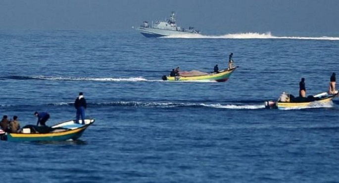 زوارق حربية إسرائيلية تطلق النار باتجاه صيادين فلسطينيين شمال قطاع غزة