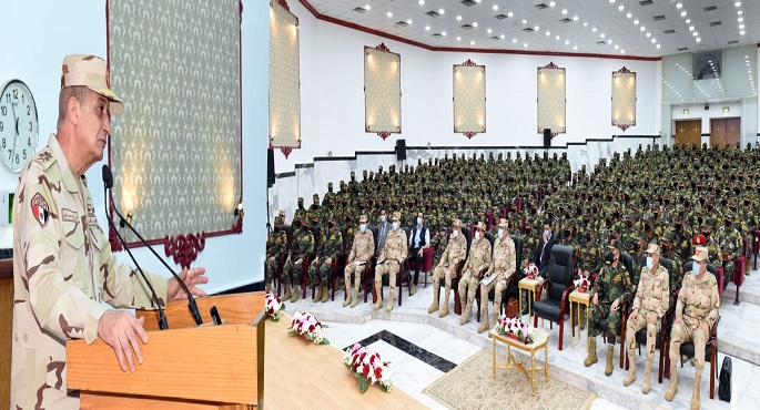 بالفيديو والصور.. وزير الدفاع والإنتاج الحربى يلتقى بمقاتلى قوات المظلات