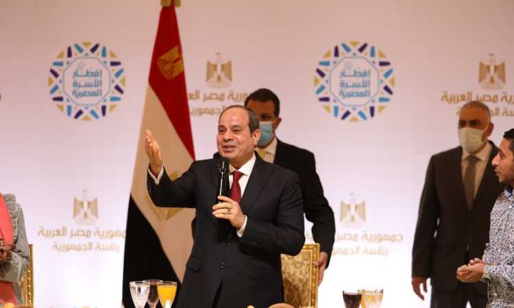 الرئيس السيسي يكلف الحكومة بعقد مؤتمر صحفي عالمي لجذب الاستثمارات.. وإطلاق مبادرة لتوطين الصناعات المحلية